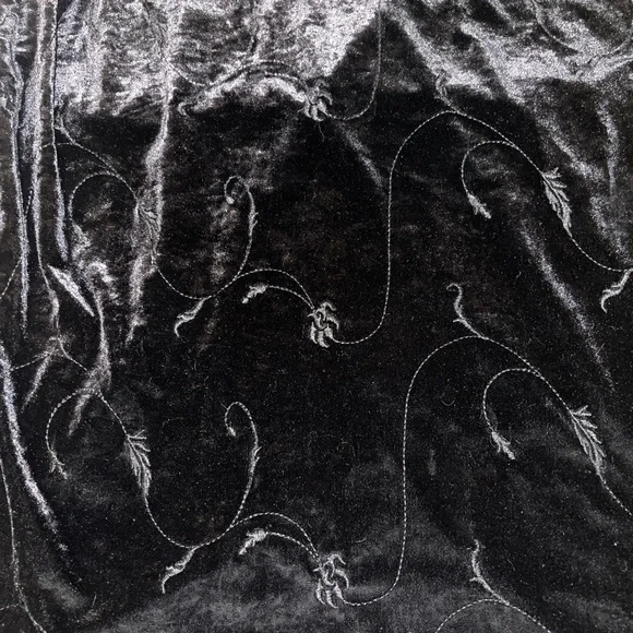 August Max Woman 3X Velvet embroidesleevless top - Picture 6 of 10